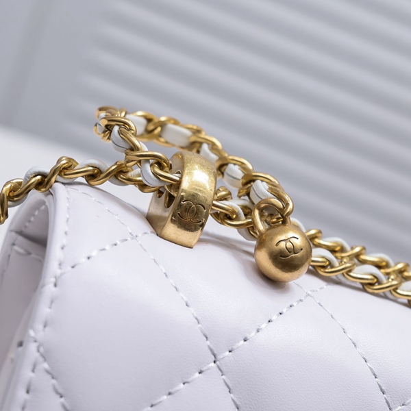 シャネルバッグ角部分ディテール